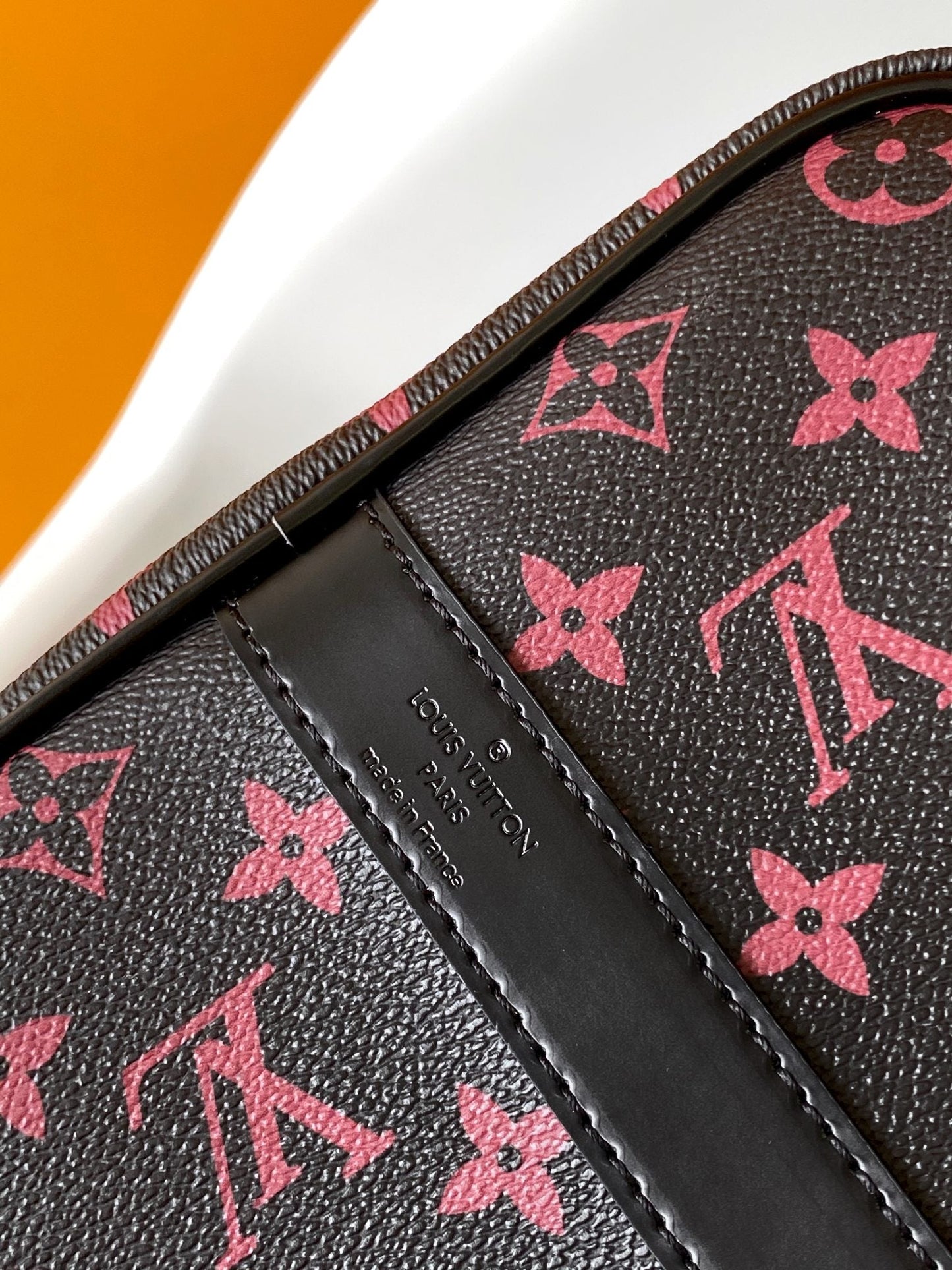 KEEPALL BANDOULI¨¨RE 45 EN LONA TOMETTE CON MONOGRAMA NEGRO