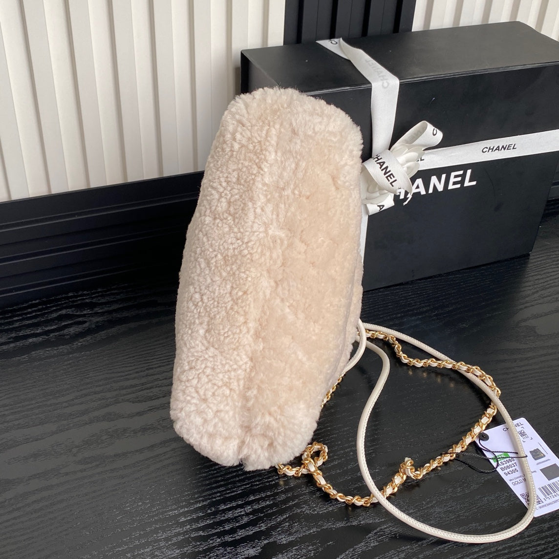 Bolso Hobo 22 CC 24K de 20 cm de piel de lana beige