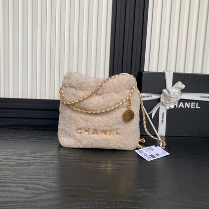 Bolso Hobo 22 CC 24K de 20 cm de piel de lana beige