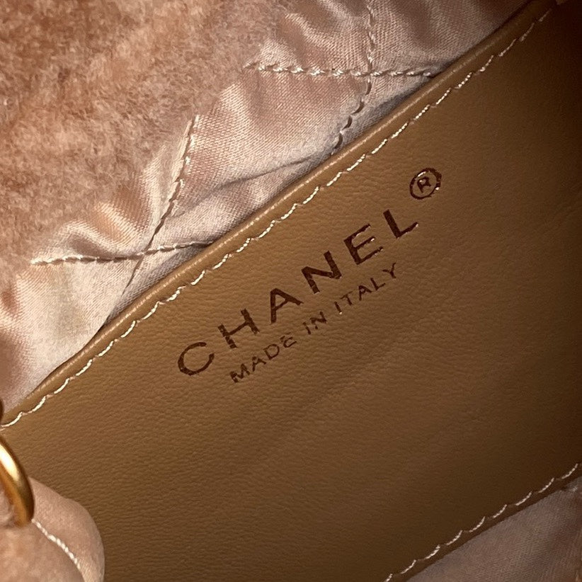 Bolso Hobo 22 CC 24K de 20 cm de piel de lana marrón