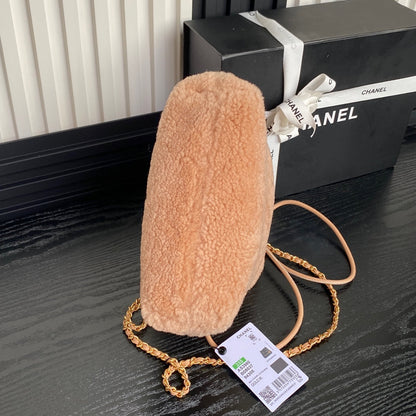 Bolso Hobo 22 CC 24K de 20 cm de piel de lana marrón