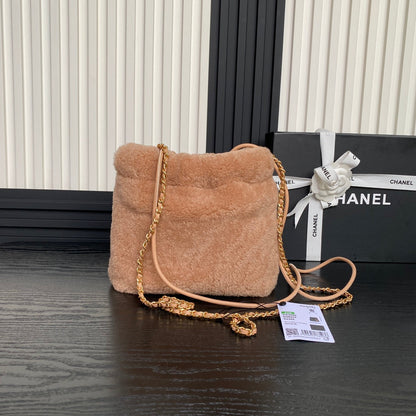Bolso Hobo 22 CC 24K de 20 cm de piel de lana marrón