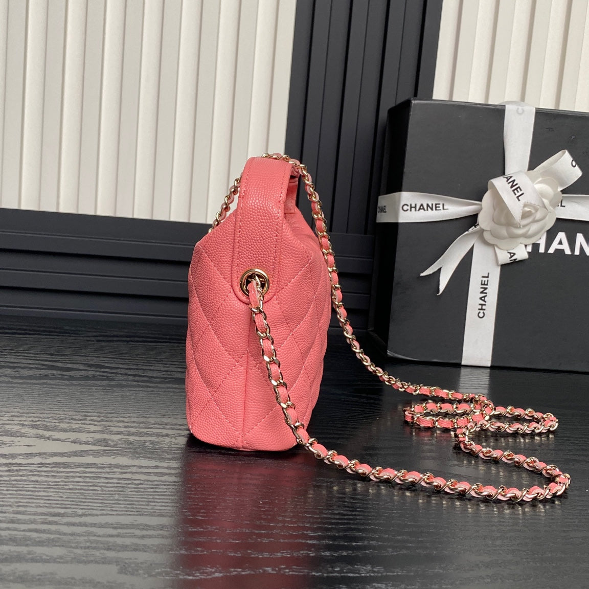 Bolso Hobo CC 25C de 21,5 cm con asa superior en piel de becerro granulada rosa oscuro