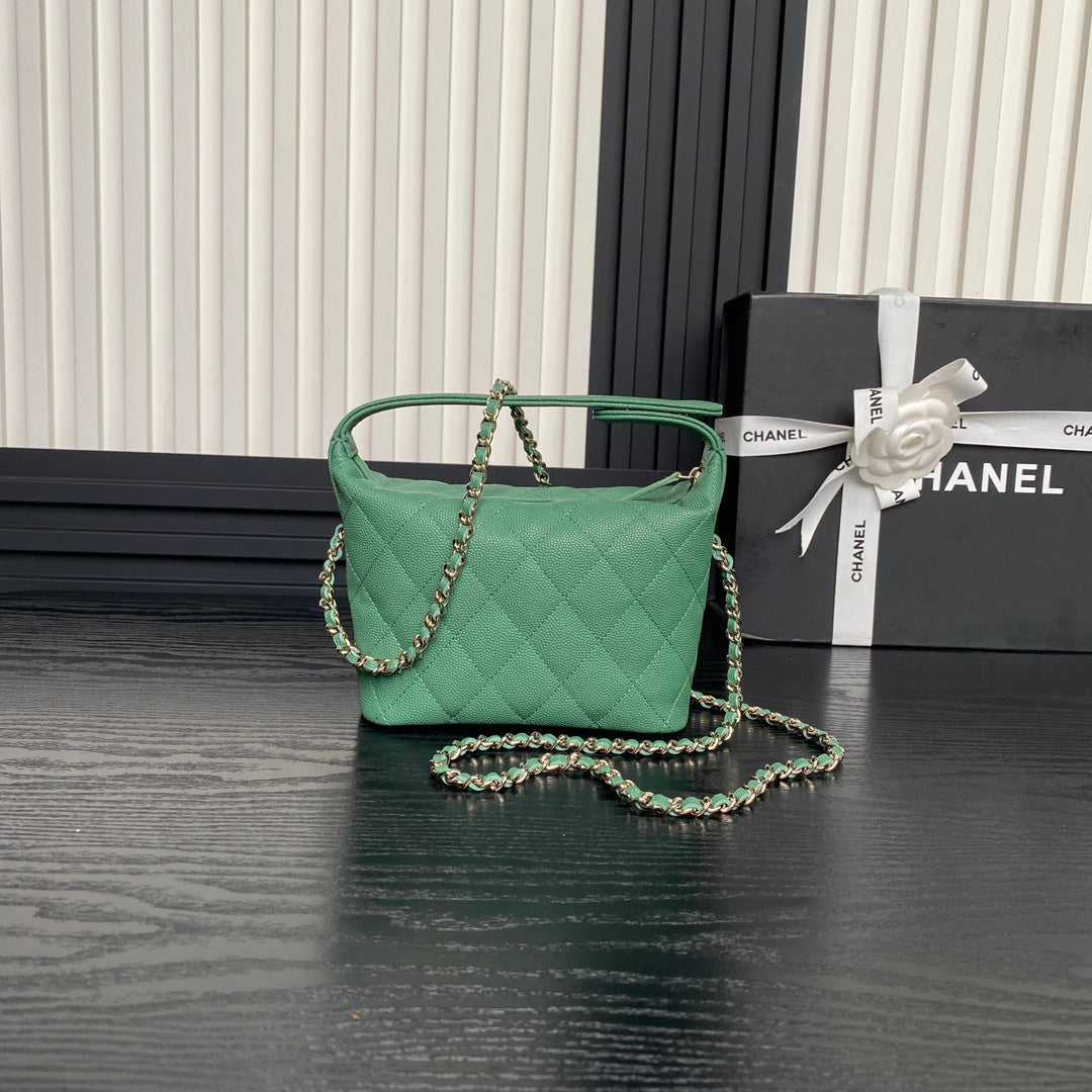 Bolso Hobo CC 25C de 21,5 cm con asa superior en piel de becerro granulada verde oscuro