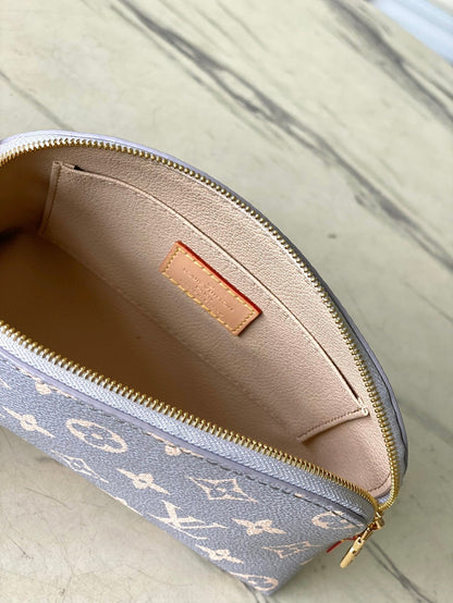 POCHETTE COSMÉTICO PM 19 EN LONA TRIANON CON MONOGRAMA GRIS CREMA