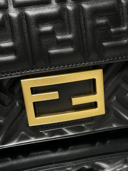 Sac Fend Baguette 24 avec motif FF en cuir noir GHW 