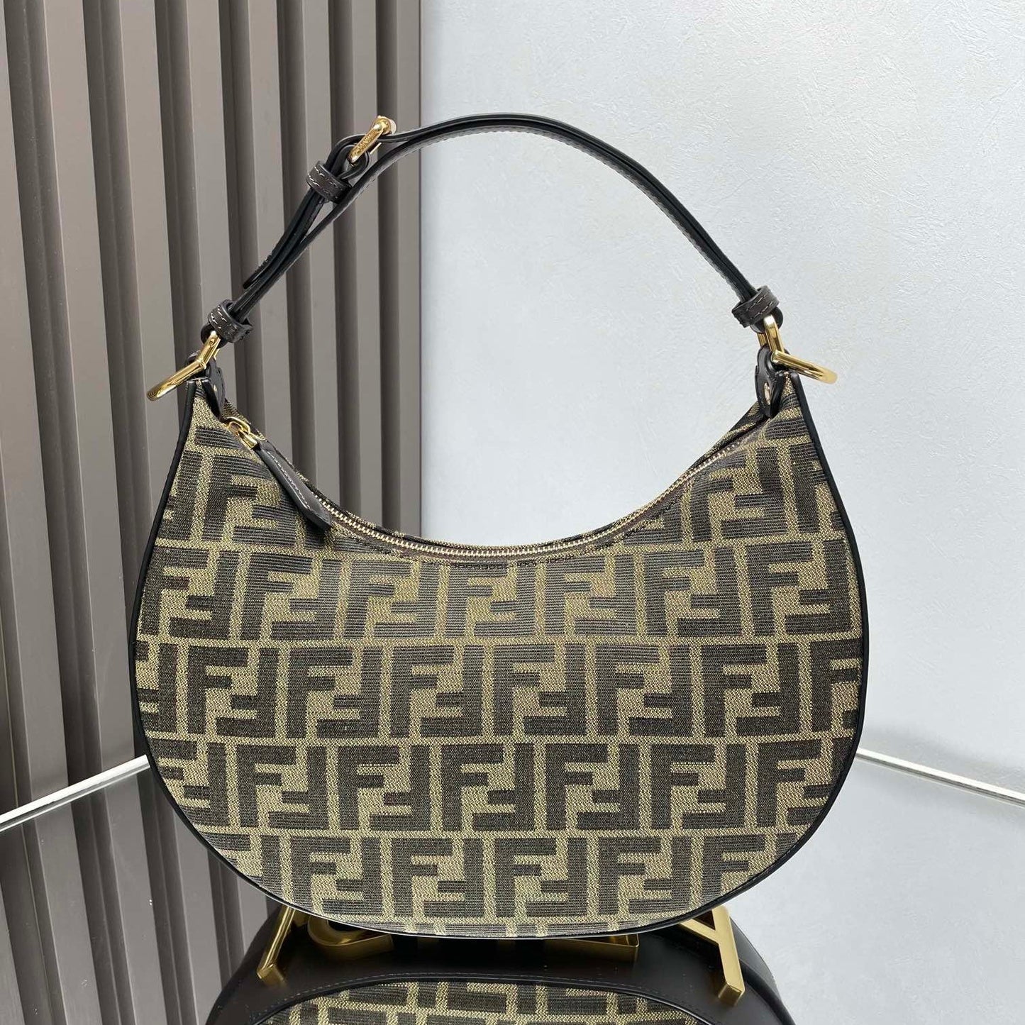 FENDIGRAPHY MEDIUM 29 EN TISSU JACQUARD GURKHA MOTIF FF QUINCAILLERIE DORÉE