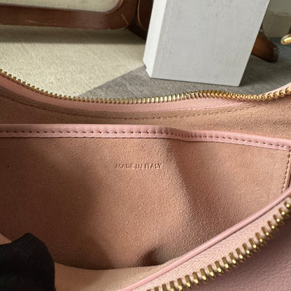 BOLSO MEDIANO AVA TRIOMPHE 23 EN PIEL DE BECERRO LISA ROSA CLARO CON HERRAJES DORADOS