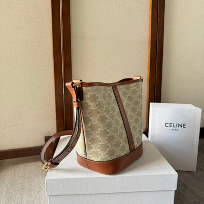 SEAU 30 EN TOILE TRIOMPHE BEIGE ET GARNITURES EN CUIR DE VEAU ROUGE MARRON