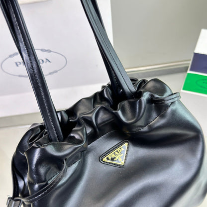 SAC SEAU À CORDON 25 EN CUIR D'AGNEAU SOUPLE NOIR
