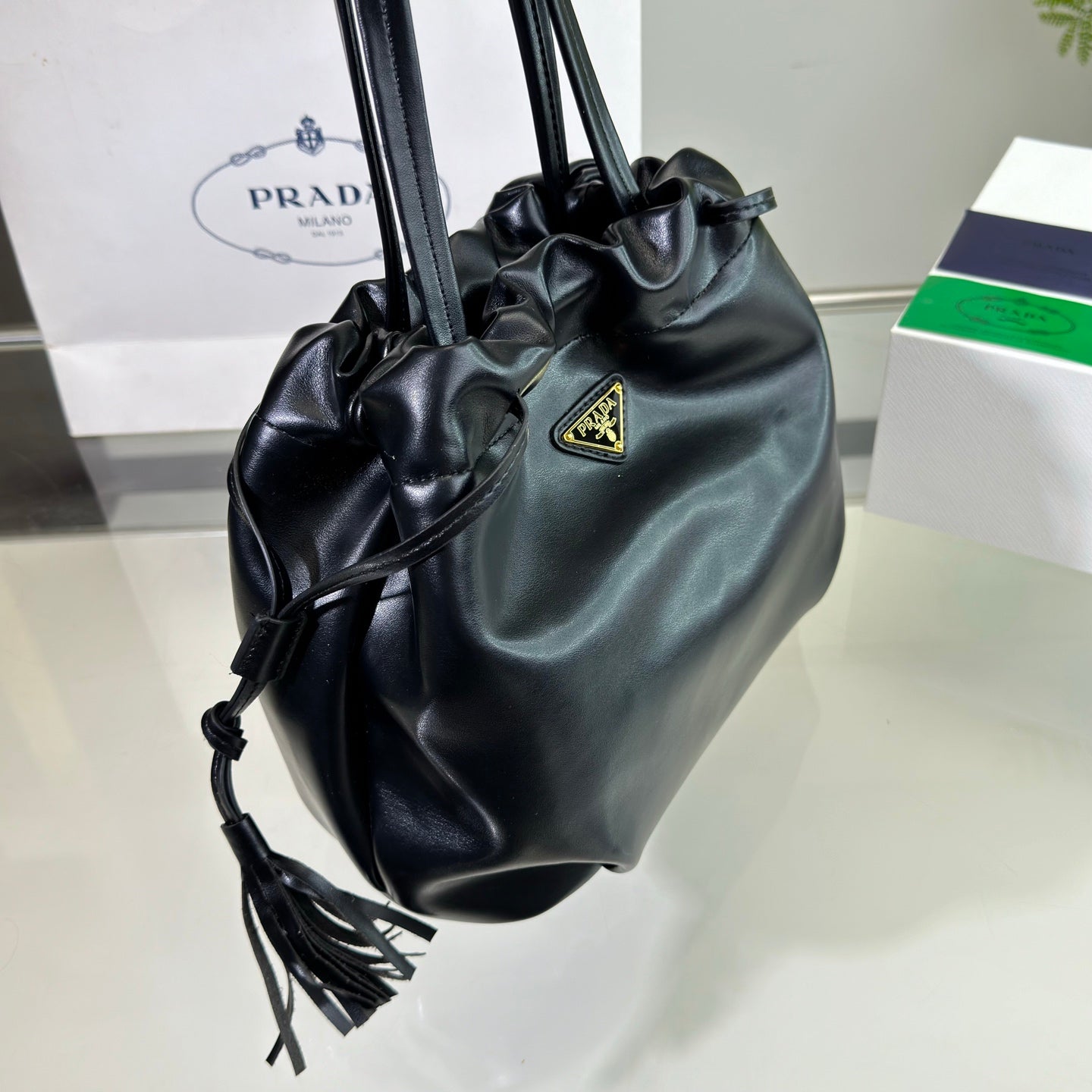 SAC SEAU À CORDON 25 EN CUIR D'AGNEAU SOUPLE NOIR