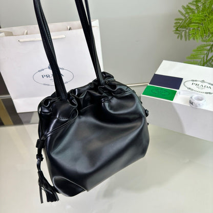 SAC SEAU À CORDON 25 EN CUIR D'AGNEAU SOUPLE NOIR