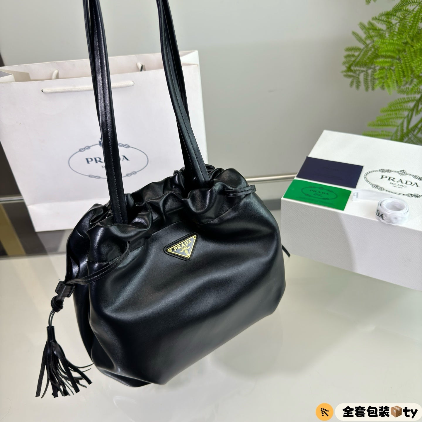 SAC SEAU À CORDON 25 EN CUIR D'AGNEAU SOUPLE NOIR