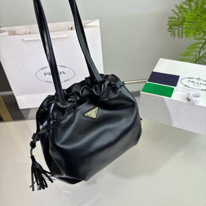 SAC SEAU À CORDON 25 EN CUIR D'AGNEAU SOUPLE NOIR