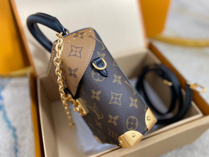 SAC POUR APPAREIL PHOTO 17 EN TOILE MARRON MONOGRAMME ET MONOGRAMME INVERSE