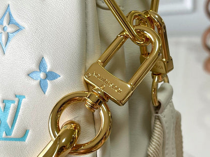 COUSSIN PM 26 EN CUIR D'AGNEAU BLANC ET BLEU AVEC MONOGRAMME EN RELIEF ET QUINCAILLERIE DORÉ