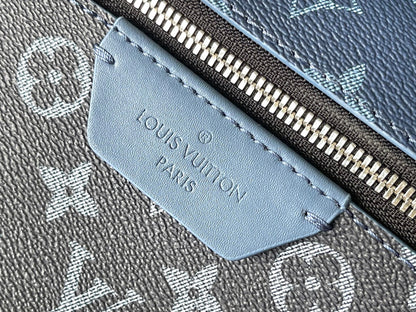MOCHILA DISCOVERY PM 38 LONA DEGRADADA CON MONOGRAMA AZUL EGEO Y NEGRO