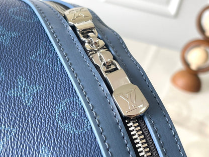 MOCHILA DISCOVERY PM 38 LONA DEGRADADA CON MONOGRAMA AZUL EGEO Y NEGRO