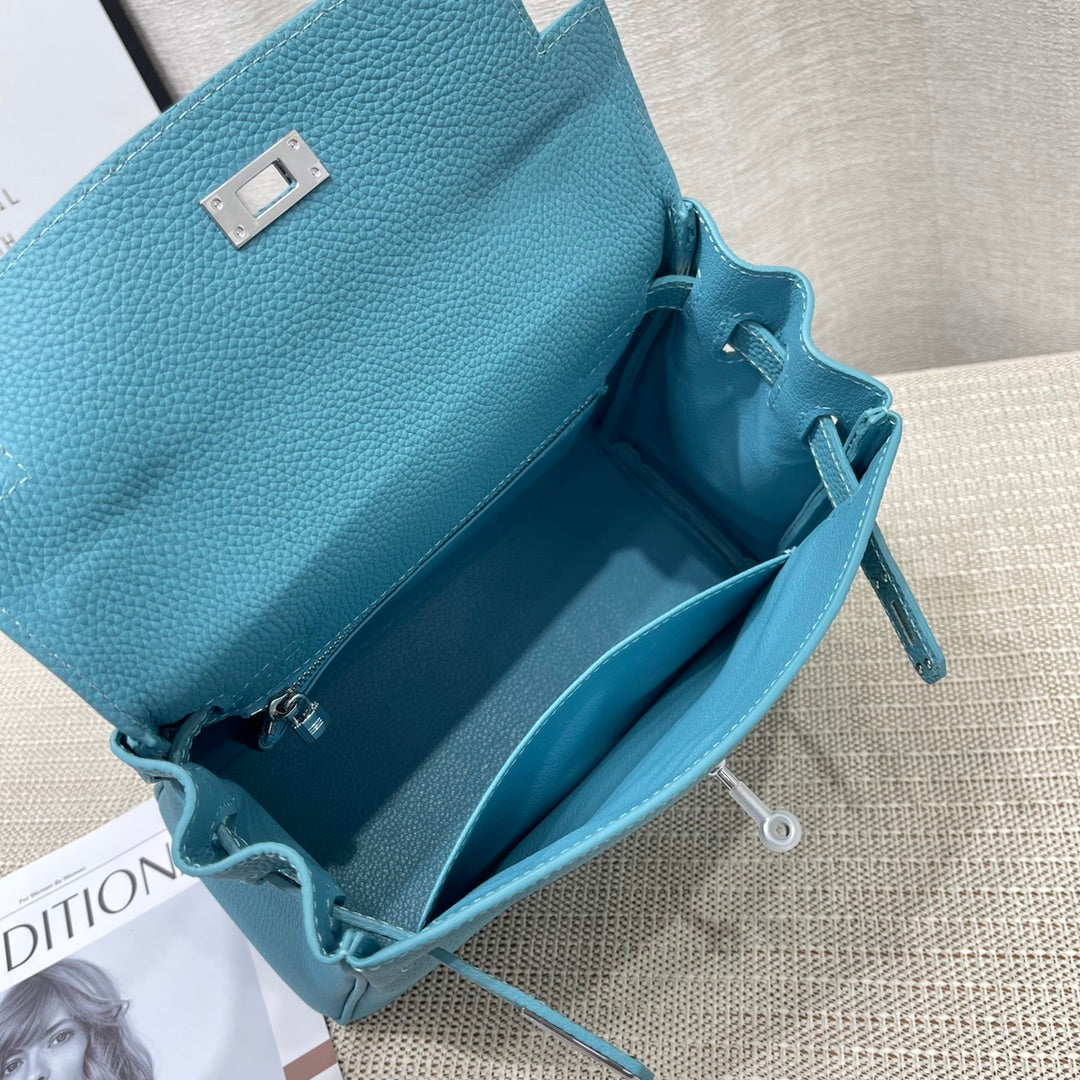 Bolso HM Kelly Retourne de 25 cm con piel de Togo turquesa y herrajes plateados