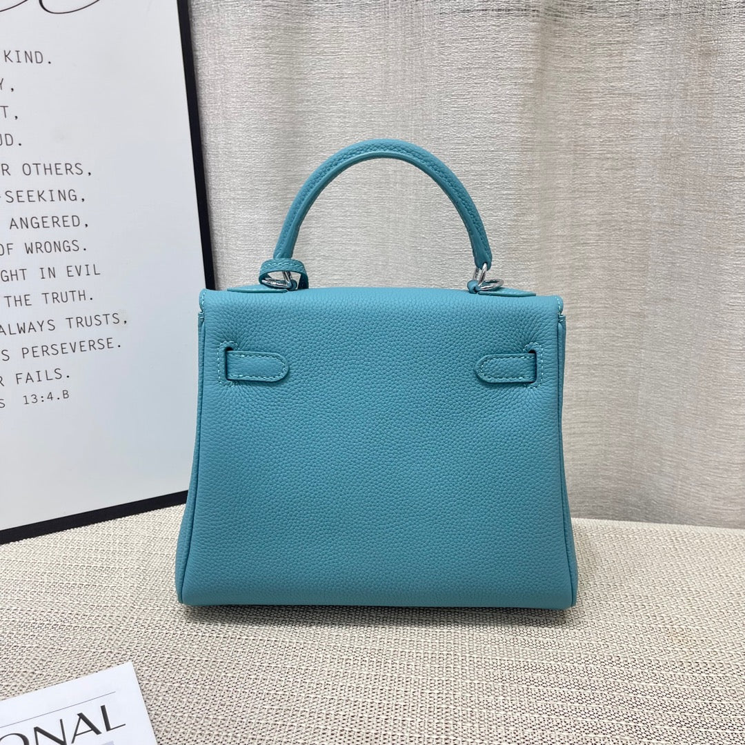 Bolso HM Kelly Retourne de 25 cm con piel de Togo turquesa y herrajes plateados