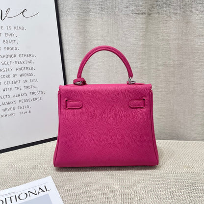 Sac HM Kelly 25 cm en cuir rose du Mexique Togo avec accessoires dorés