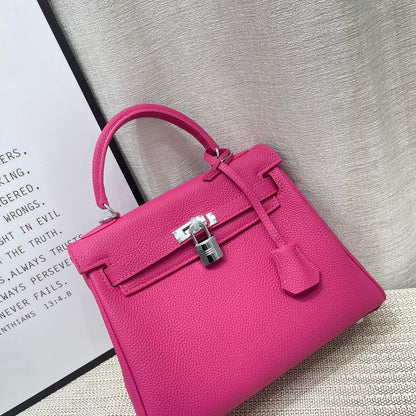 Sac HM Kelly 25 cm en cuir rose du Mexique Togo avec accessoires dorés