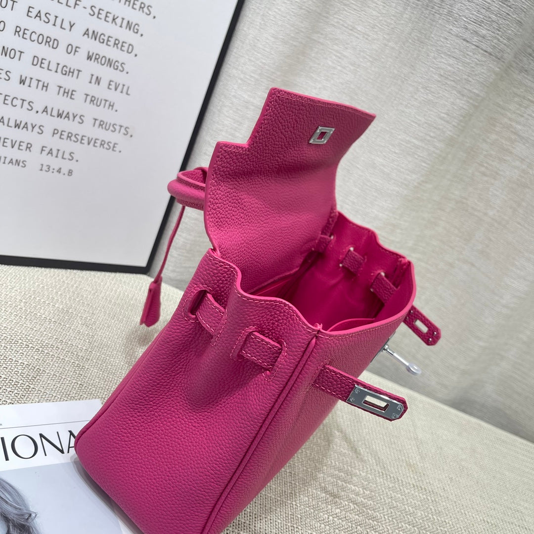 Sac HM Kelly 25 cm en cuir rose du Mexique Togo avec accessoires dorés