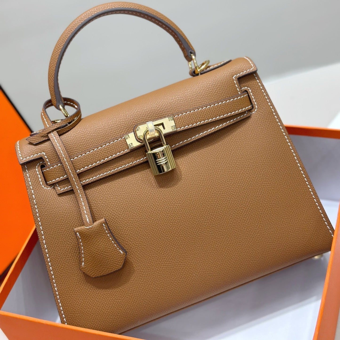 HM Kelly 25 cm, cuero Epsom dorado, herrajes dorados