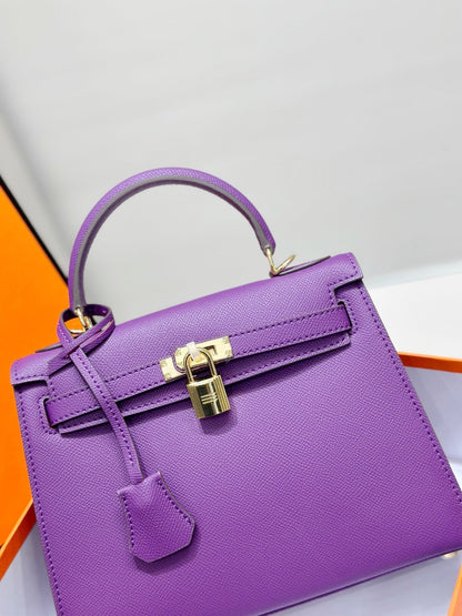 HM Kelly 25 cm, piel Epsom morada, herrajes dorados