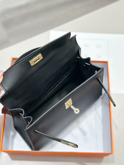 HM Kelly 25 cm, cuero Epsom negro, herrajes dorados