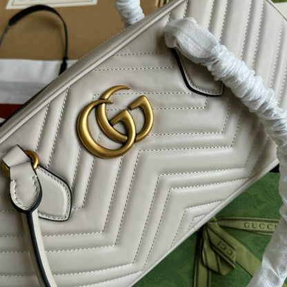 Bolso mediano GG Marmont con asa superior, 35 cm, piel de becerro color crema, herrajes dorados