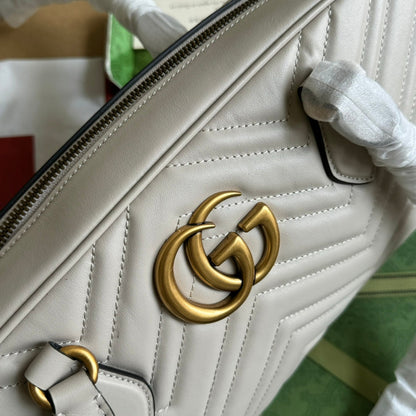 Bolso mediano GG Marmont con asa superior, 35 cm, piel de becerro color crema, herrajes dorados