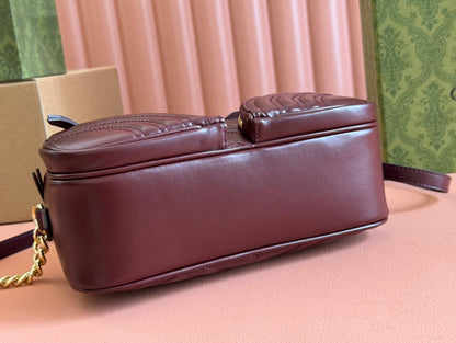 Petit sac bandoulière Marmont 24 pouces en cuir de veau rouge vin, matériel doré
