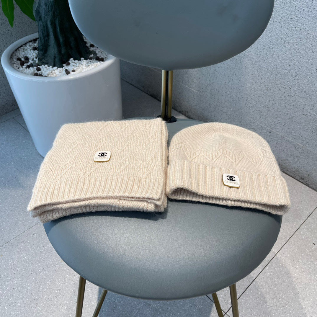 ENSEMBLE BONNET ET ÉCHARPE EN LAINE TRICOTÉE BEIGE CAMEL 420829