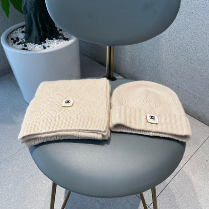 ENSEMBLE BONNET ET ÉCHARPE EN LAINE TRICOTÉE BEIGE CAMEL 420829