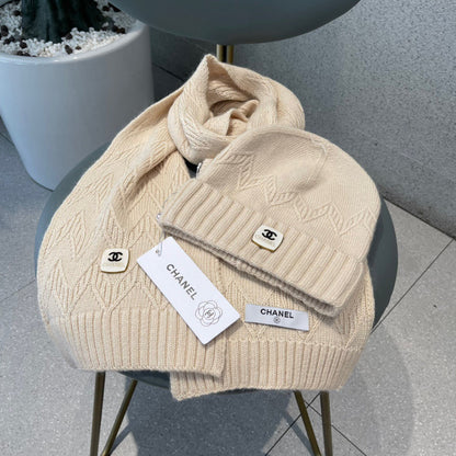 ENSEMBLE BONNET ET ÉCHARPE EN LAINE TRICOTÉE BEIGE CAMEL 420829