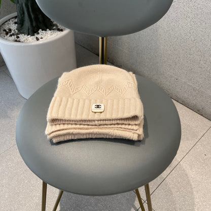 ENSEMBLE BONNET ET ÉCHARPE EN LAINE TRICOTÉE BEIGE CAMEL 420829