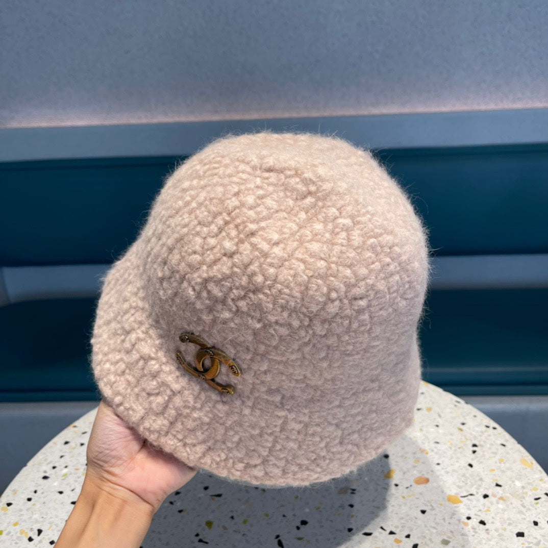 CHAPEAU BOB EN FOURRURE D'AGNEAU ROSE CLAIR 422034