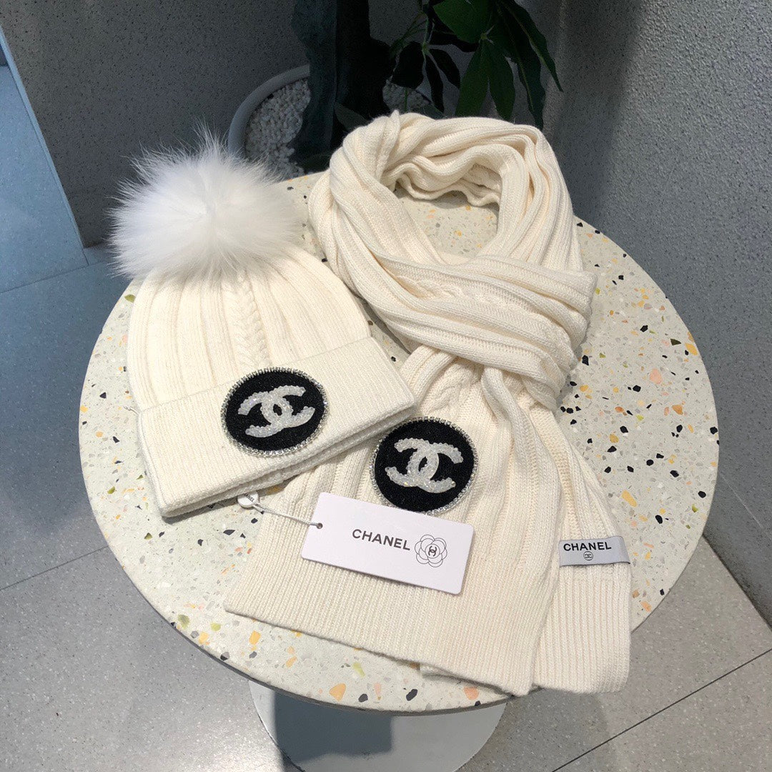 ENSEMBLE BONNET ET ÉCHARPE EN LAINE BLANCHE 424023