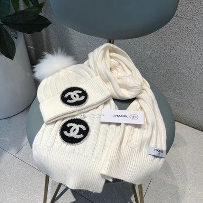ENSEMBLE BONNET ET ÉCHARPE EN LAINE BLANCHE 424023