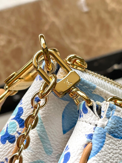 ACCESORIOS MULTIPOCHETTE 24 EN LONA CON MONOGRAMA AZUL LAGUNA Y HERRAJES DORADOS
