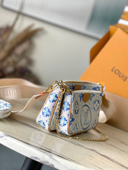 ACCESORIOS MULTIPOCHETTE 24 EN LONA CON MONOGRAMA AZUL LAGUNA Y HERRAJES DORADOS