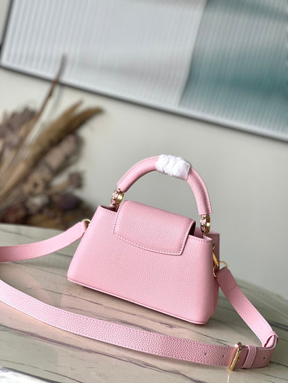 CAPUCINES EAST-WEST MINI 22 EN PIEL DE BECERRO ROSA RUBORIZADO CON HERRAJES DORADOS
