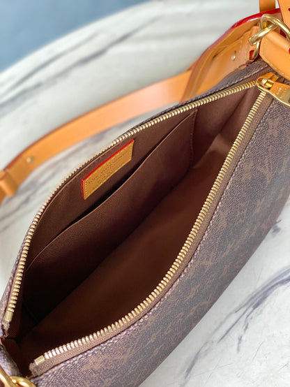BOLSO DE ACCESORIO XL 28 EN LONA POLVO CON MONOGRAMA MARRÓN