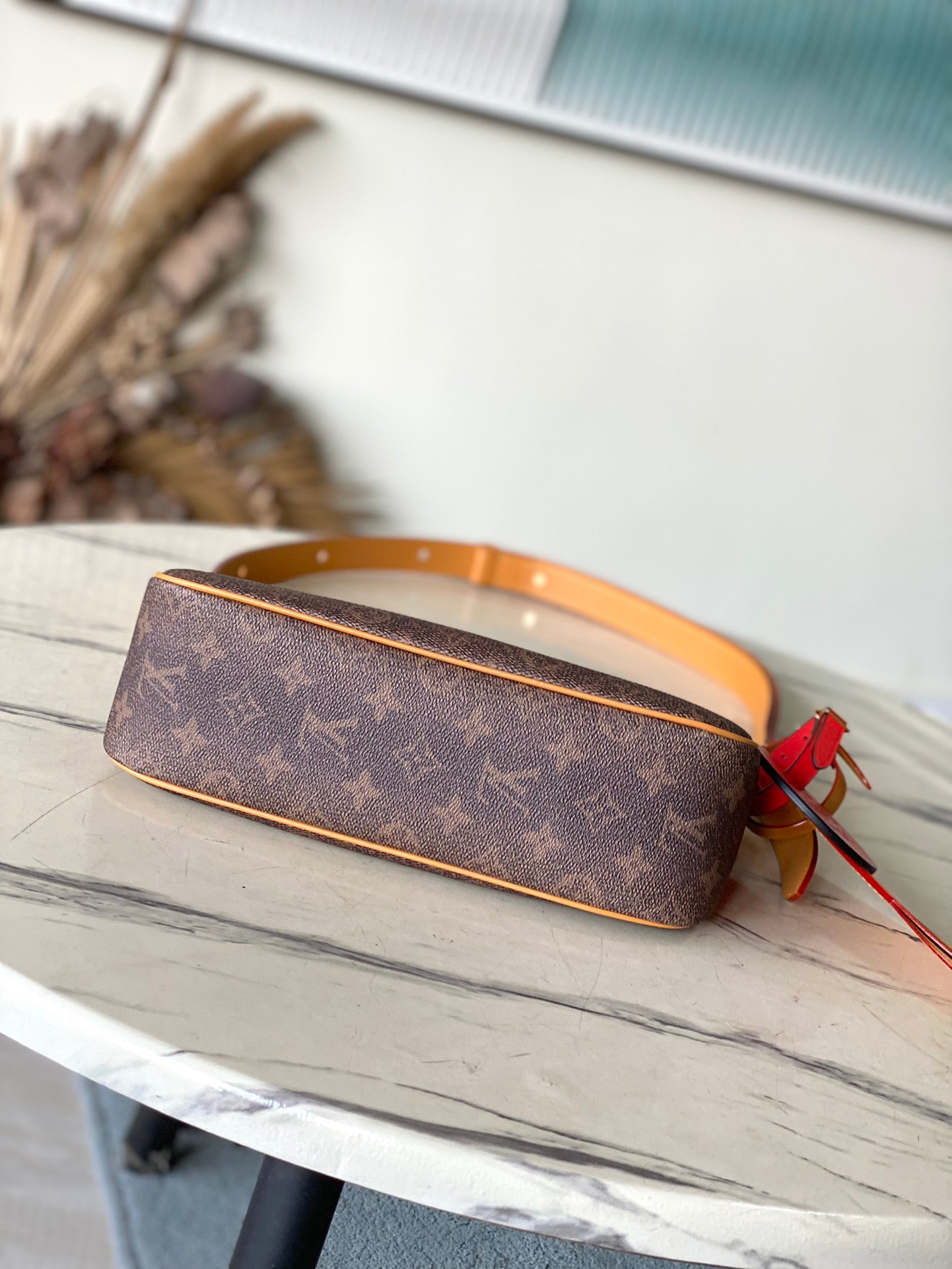 BOLSO DE ACCESORIO XL 28 EN LONA POLVO CON MONOGRAMA MARRÓN