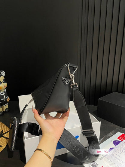 BOLSO DE HOMBRO PRA TRIANGLE 26 DE PIEL DE BECERRO NEGRA