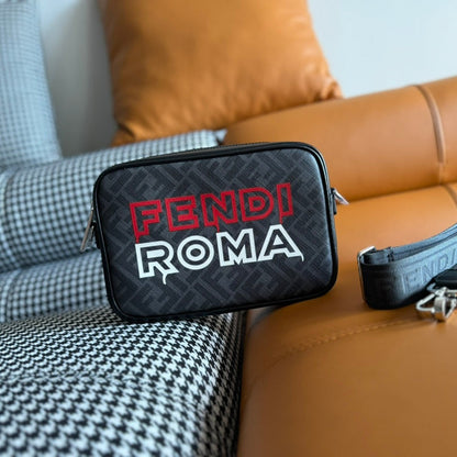 CLUTCH 22 CON MOTIVO FF EN TEJIDO TEXTURIZADO GRIS OSCURO Y RIBETE DE PIEL DE CORDERO NEGRA