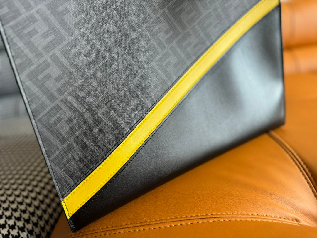 BOLSO FENDI 38 FF MONOGRAMA FF PIEL DE BECERRO NEGRA CON CORREA