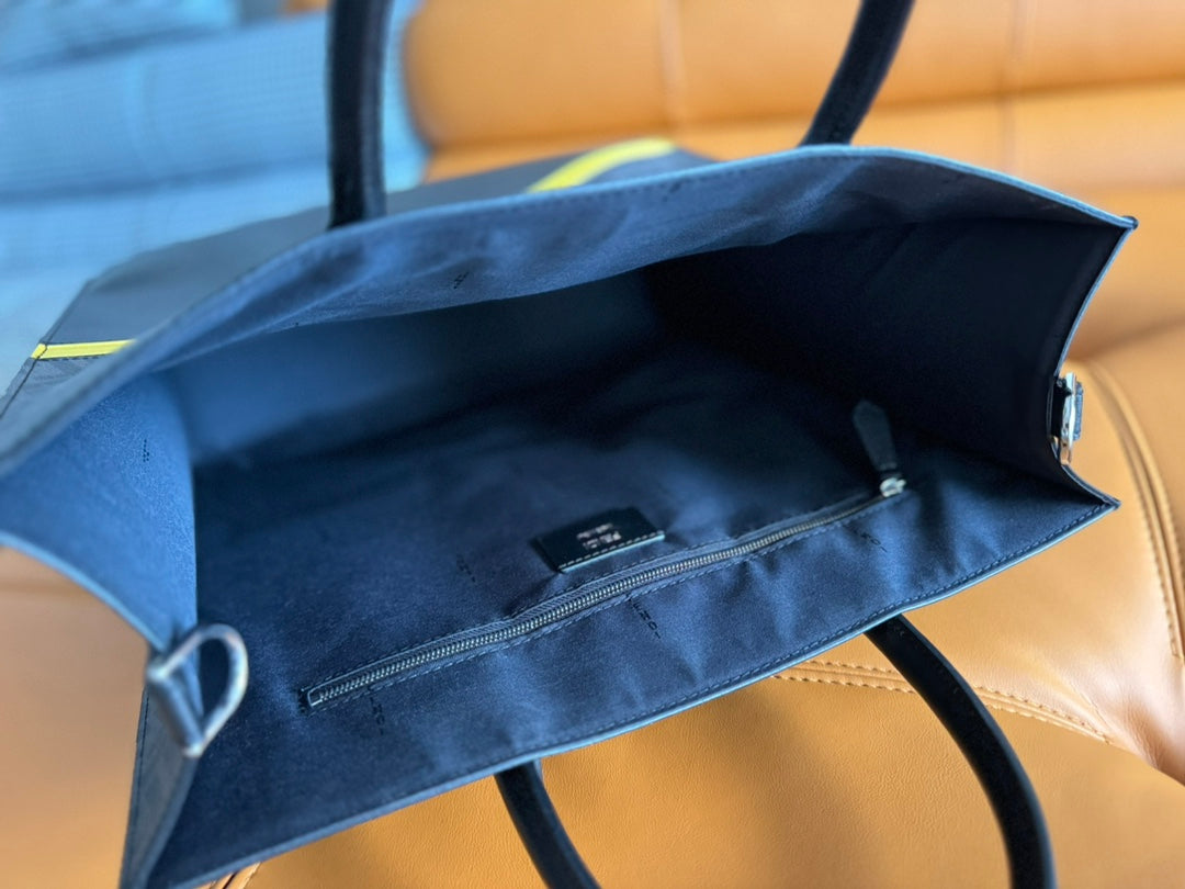 BOLSO FENDI 38 FF MONOGRAMA FF PIEL DE BECERRO NEGRA CON CORREA