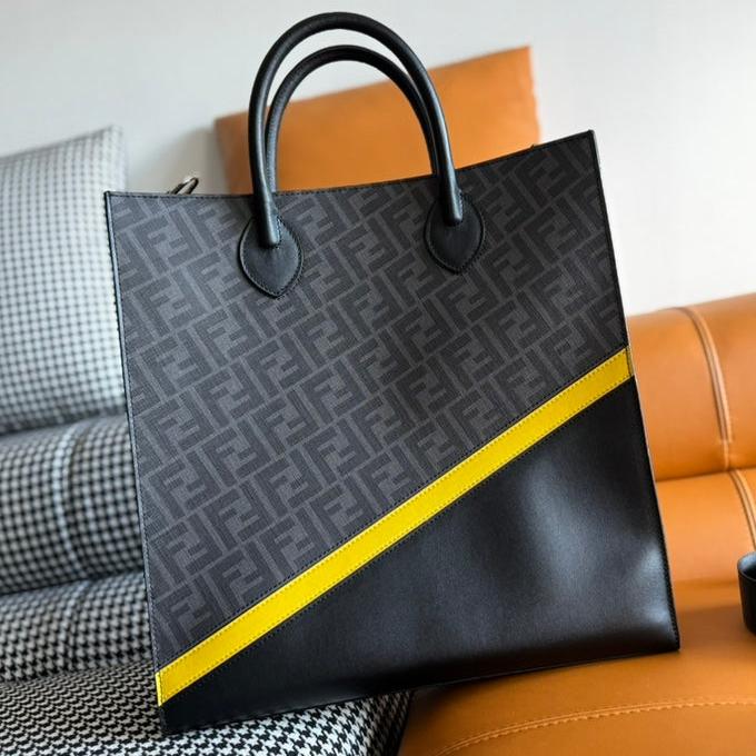 BOLSO FENDI 38 FF MONOGRAMA FF PIEL DE BECERRO NEGRA CON CORREA